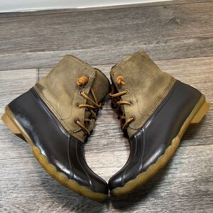 Sperry brown / olive Duck Boots woman’s 7.5 (s269)